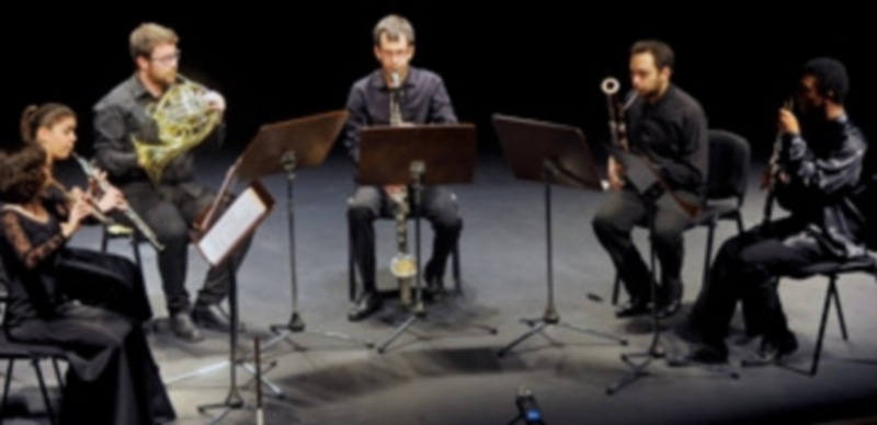 La Sociedad Filarmónica organiza actuaciones casi todos los miércoles del año en el Juan Bravo. / Kamarero