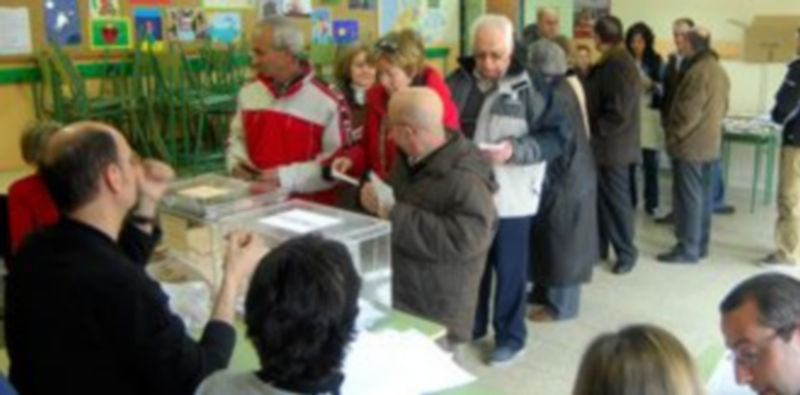 Más de la mitad de los segovianos cree que deberían anticiparse las elecciones generales. / Kamarero