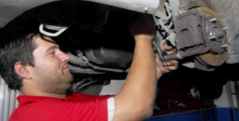 Los talleres recuerdan que el parque automovilístico español es el más viejo de toda la Unión Europea. / Kamarero