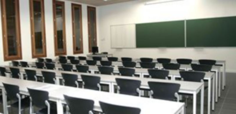 Imagen tomada a finales del mes de julio del interior de un aula del campus María Zambrado. / Lara Mazagatos