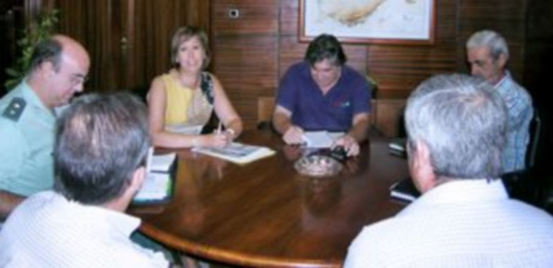 Imagen de la reunión mantenida ayer entre la subdelegada