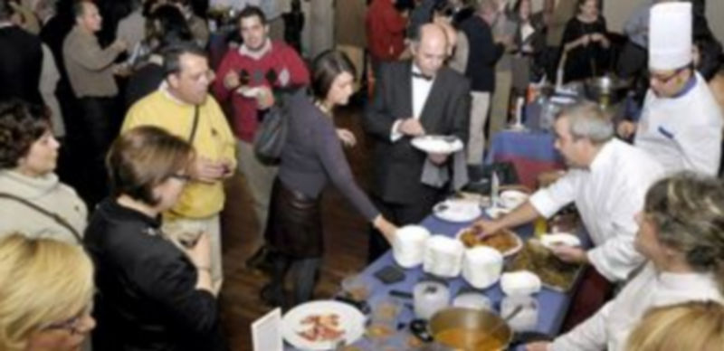 Numerosas personas asistieron a la presentación del concurso. / A. BENAVENTE