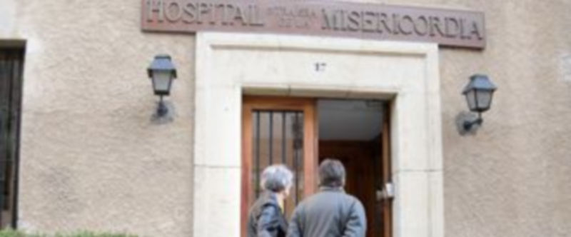 Acceso al Hospital La Misericordia del grupo Recoletas./Kamarero