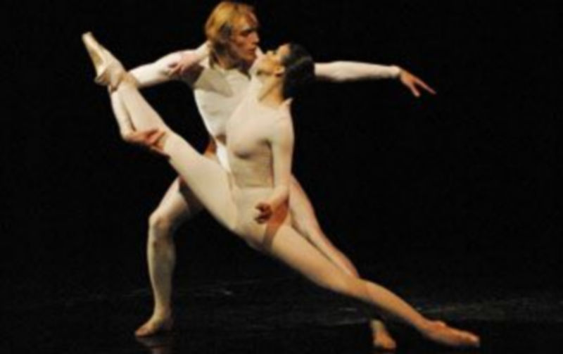 Clara Luquero destaca el carácter divulgativo del programa cultural 1 Una de las parejas de la gran gala de ballet que se ha programado para la noche del lunes en el Azoguejo. / El Adelantado