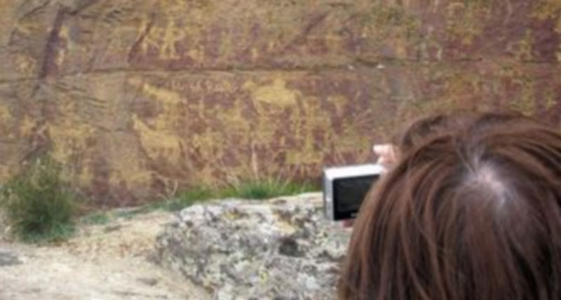 Foto de archivo de uno de los grabados prehistóricos del Cerro de San Isidro