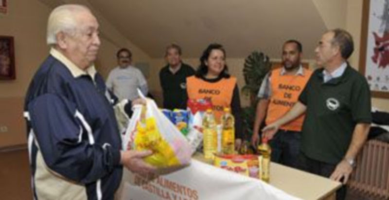Recogida de alimentos en la exhibición de Artes Marciales organizada por el Club Deportivo de kenpo./Alberto Benavente