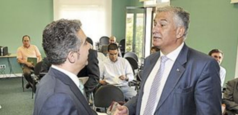 Palomo y De Vicente en una asamblea general de la FES. / Kamarero.