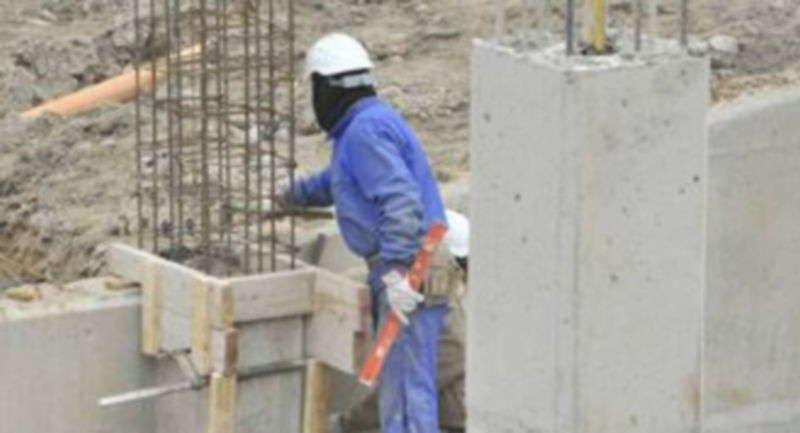 Imagen de archivo de un trabajador por cuenta ajena. / Kamarero