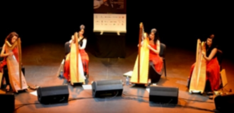 ‘Lulavai’ actuó en el Teatro Juan Bravo ayer por la tarde con una propuesta a cuatro voces y cuatro arpas./ Borja Martín