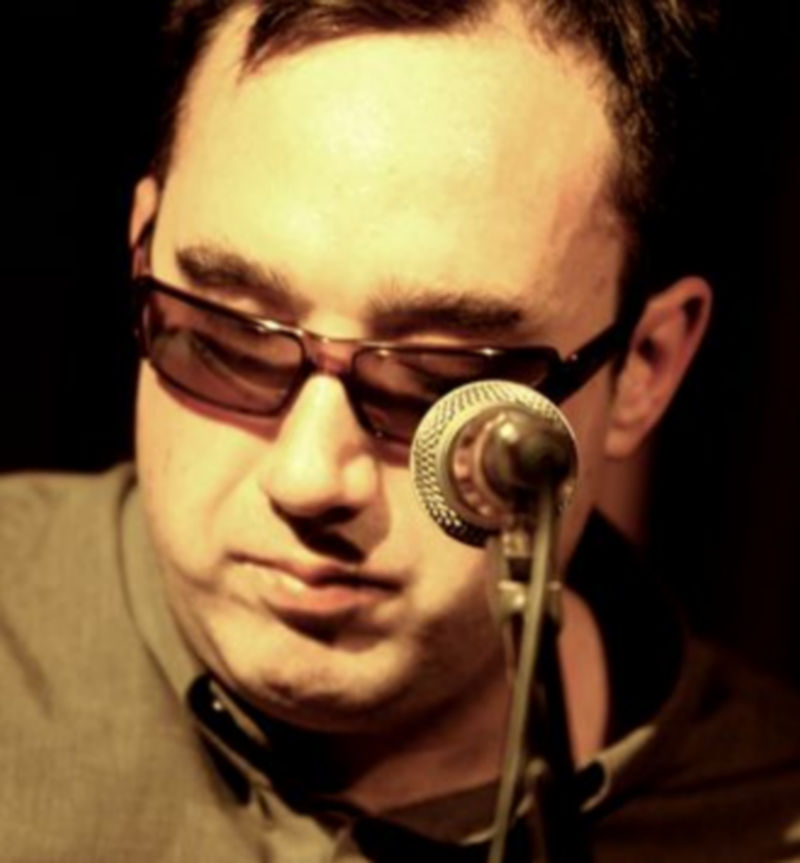 El cantautor madrileño Javier Cuenca en una de sus actuaciones. / El Adelantado