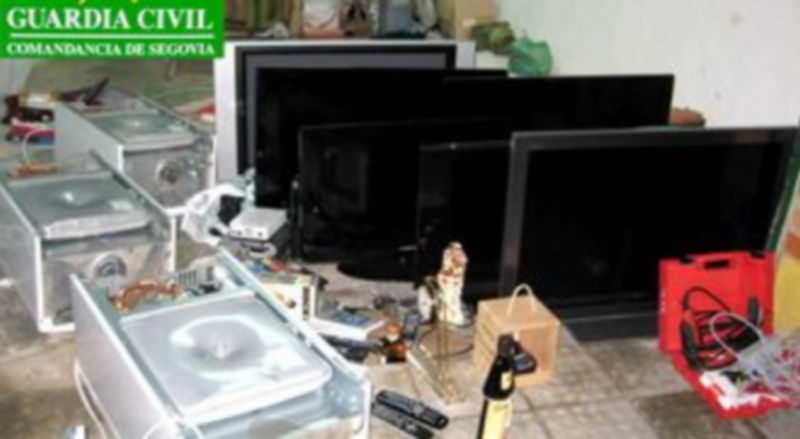 Imagen de parte del material que ha sido incautado y que había sido sustraído de las viviendas asaltadas. / El Adelantado