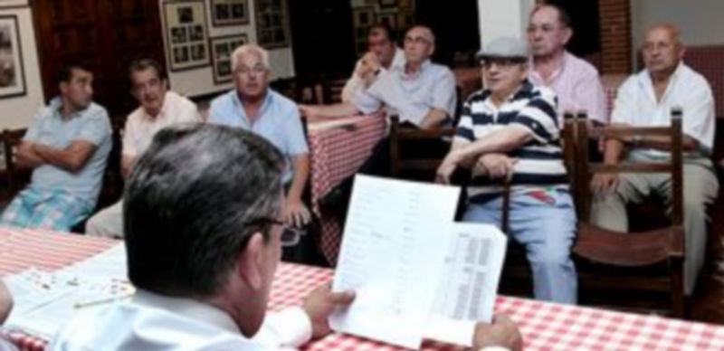 La crisis obliga a los camareros a prescindir de la tradicional becerrada 1 Pablo Martín