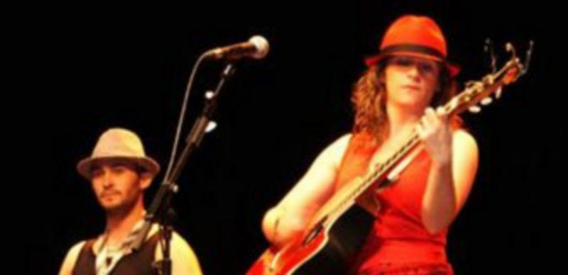 Álida Jimenez es la voz y la guitarra del grupo del grupo segoviano ‘Álida y la Luna Callejera’/ E.A