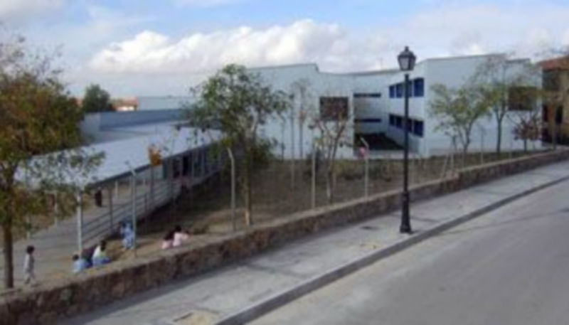 Imagen exterior del colegio de Palazuelos de Eresma donde estudian 530 niños. / El Adelantado
