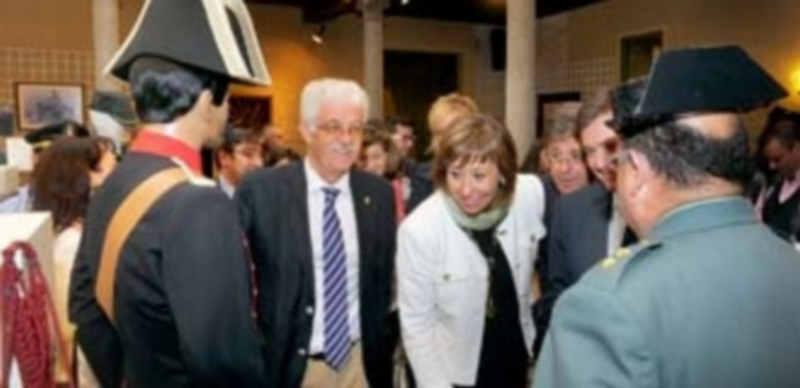 Historias de la Guardia Civil 1 El teniente coronel Fernando Gil (derecha)