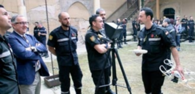 Los operarios de la Unidad Militar de Emergencias