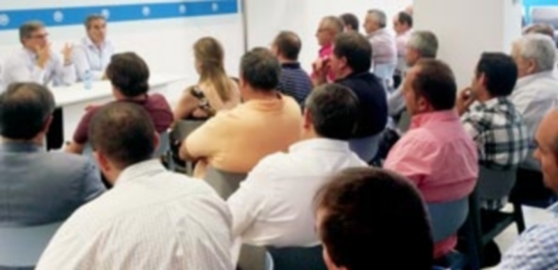 Agricultura celebra una reunión para explicar las ayudas por la sequía 1 Agricultores y ganaderos estuvieron presentes en la reunión informativa. / EL ADELANTADO