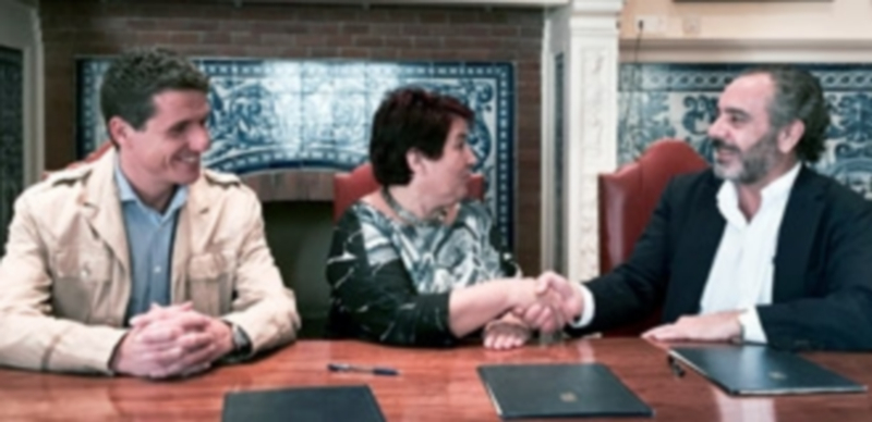 El Ayuntamiento financia un proyecto para mejorar la alimentación en Senegal 1 La alcaldesa Clara Luquero y el presidente de AIDA Javier Gila Lorenzo