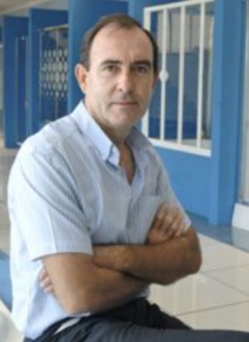 Antonio Tabanera posa en una de las zonas dedicada a la exposición de hidromasajes / Alberto Benavente