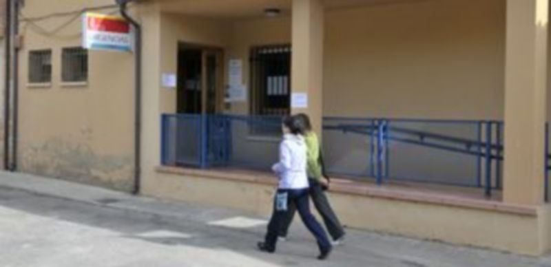 Fachada del consultorio de Atención Primaria de Ayllón. / Alberto Benavente