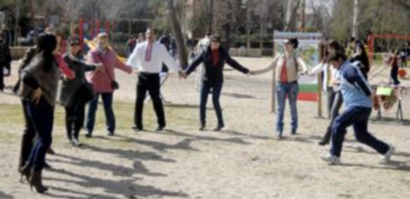 La comunidad búlgara de Segovia tuvo la oportunidad de mostrar sus danzas típicas. / Alberto Benavente