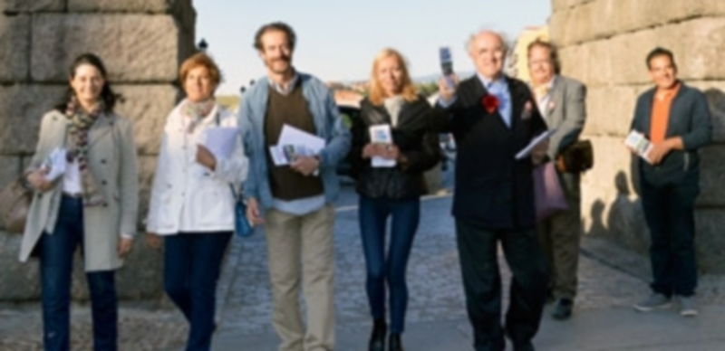 Javier Giráldez (derecha) y su equipo presentan ante los ciudadanos las propuestas de ASí. / El Adelantado