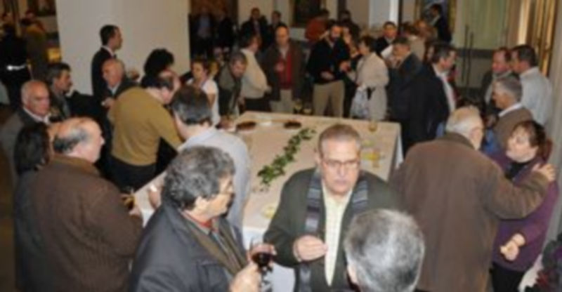 Un momento del tradicional vino de Navidad de los alcaldes que organizó ayer la Diputación Provincial de Segovia. / Juan Martín