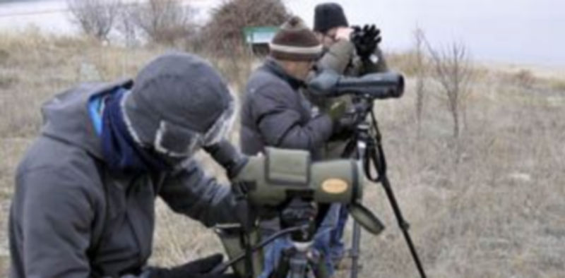 Miembros de la SEO durante una observación de aves. / Juan Martín