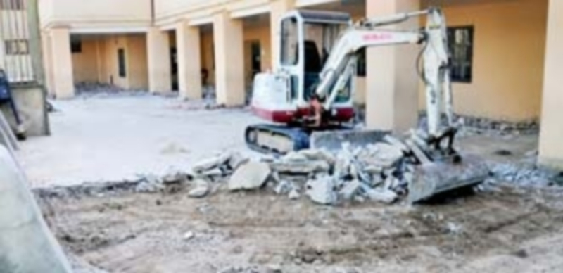 El colegio ‘El Peñascal’ soporta las obras del pabellón iniciadas en 2010