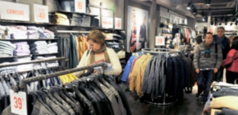 El sector del comercio fue uno de los que cuenta con un convenio provincial en Segovia firmado y registrado el año pasado. / Juan Martín