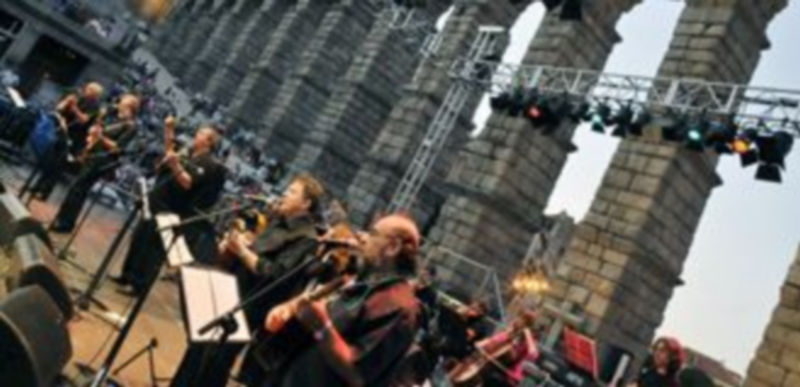 El Nuevo Mester de Juglaría durante su actuación de ayer./Juan Martín.