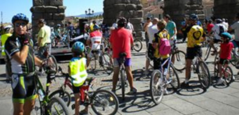 Ciclistas de todas las edades se animaron a pedalear por la ciudad. / Darío Vicente