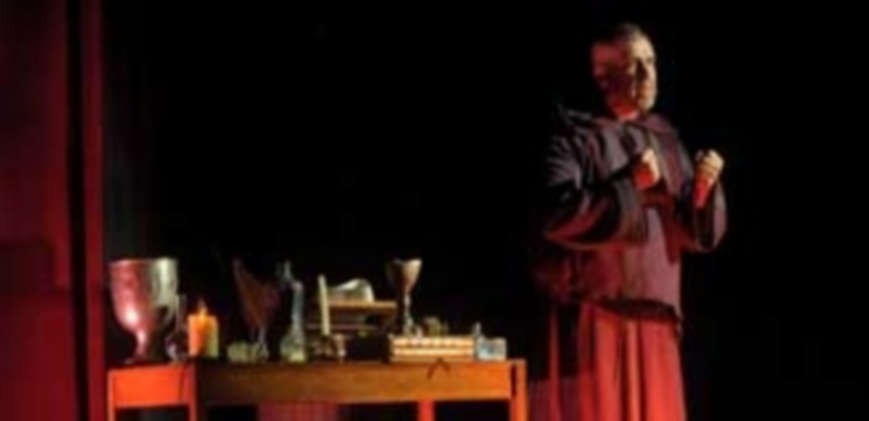 Eusebio Fernández recibió el premio a la mejor faena de la becerrada de los camareros 2012. / Kamarero