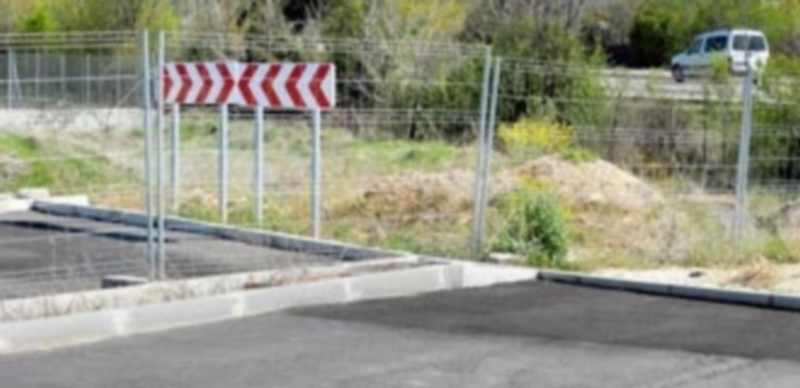 Vecinos del núcleo de Carrascalejo han demandado a la Junta un nuevo acceso desde la carretera CL-601. / KAMARERO