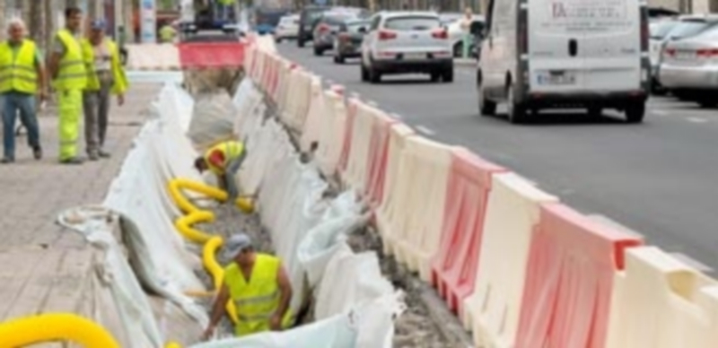 Las obras de la avenida de la Constitución se prolongará todavía hasta finales de este mes de junio. / KAMARERO
