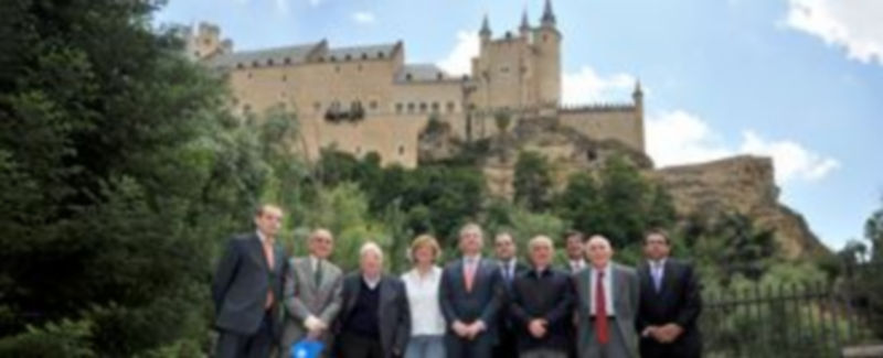 Todos los premiados posaron con sus galardones al término de la entrega