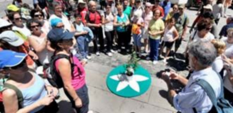 Los caminantes se unieron a su llegada a la Plaza Mayor