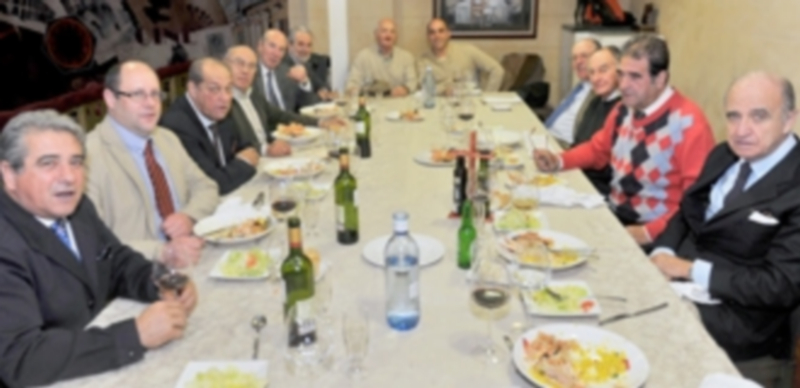 Los amigos de ‘Mínimos’ celebraron su almuerzo navideño 1 Los comensales