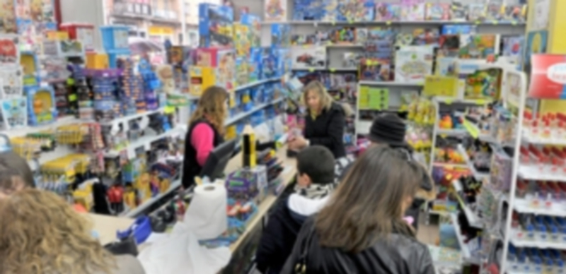 Las tiendas de juguetes multiplican estos días su actividad para intentar satisfacer las peticiones de los niños en sus cartas a los Reyes. / Kamarero