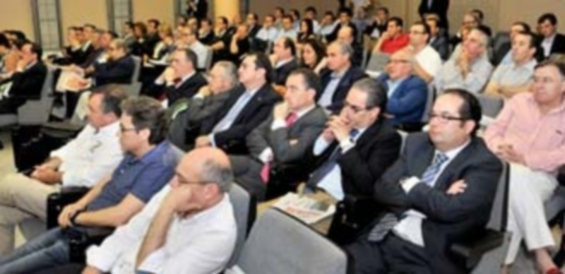 Imagen de archivo de una reunión de odontólogos en la Diputación de Segovia. / Kamarero