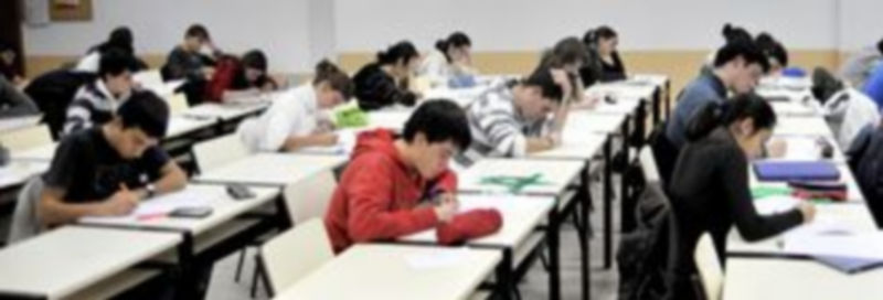 Los aspirantes a ganar la fase local de la Olimpiada Matemática ayer realizaron tres problemas y hoy harán otros tres./Kamarero