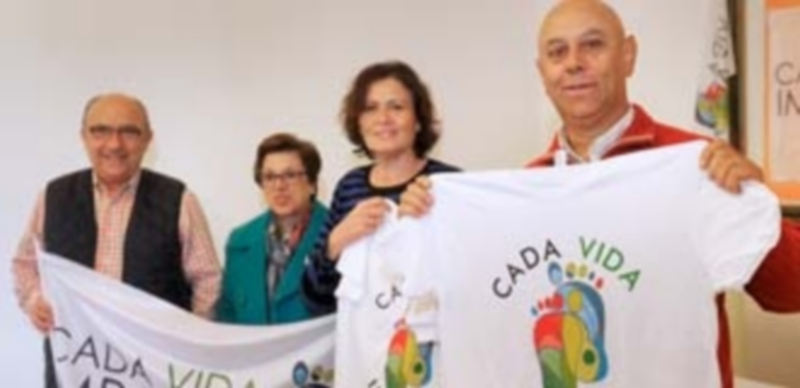 Los representantes de las asociaciones muestran el lema de la manifestación que tendrá lugar el próximo sábado. / Kamarero