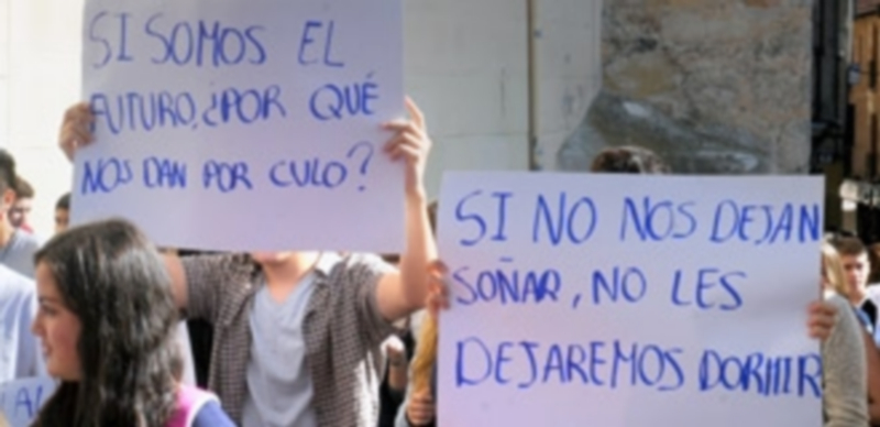 Los estudiantes están convocado a participar en una manifestación. / Kamarero