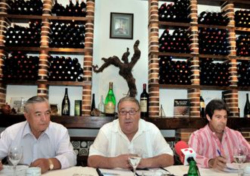 Algunos miembros de la directiva de la asociación provincial de sumilleres de Segovia