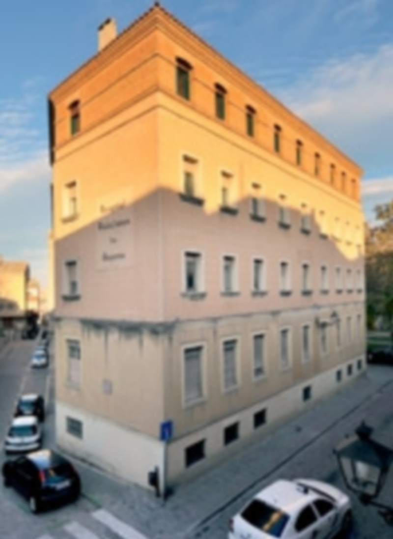 El Hospital Policlínico permanece cerrado a la espera de una solución. / Kamarero