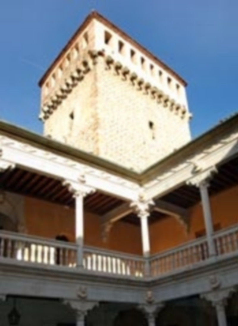 Interior del patio del Torreón de Lozoya