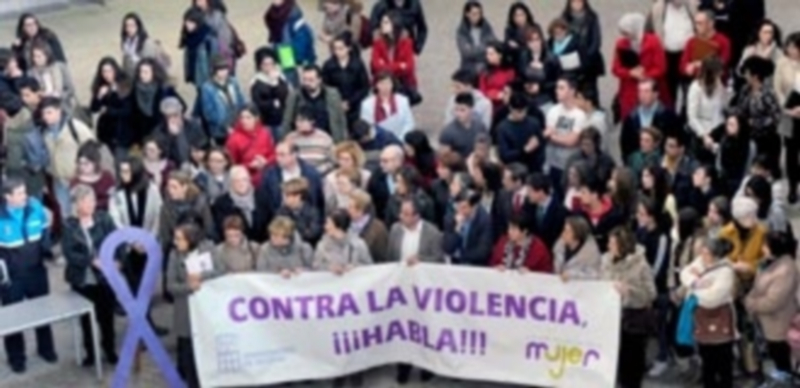 El Consejo municipal de la Mujer celebra periódicamente concentraciones contra la violencia de género. / Kamarero