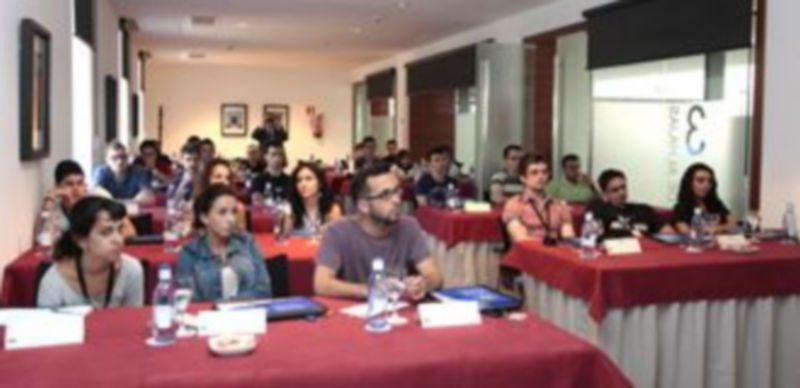 Cerca de 500 participantes pasarán por los salones del Centro de Congresos a lo largo de dos semanas. / Lara Mazagatos