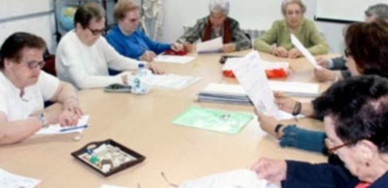 Imagen de archivo de una de las actividades organizadas  para las personas mayores en Cruz Roja Segovia. / M.Galindo