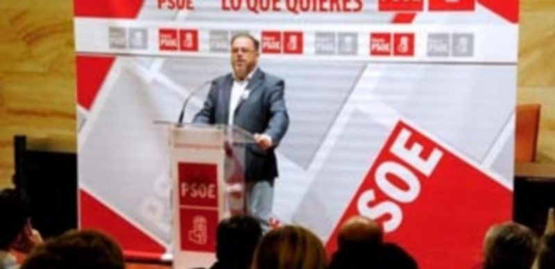 El senador Félix Montes ofreció un mitin en el Ayuntamiento del Real Sitio al que asistieron simpatizantes del partido. / E.A.